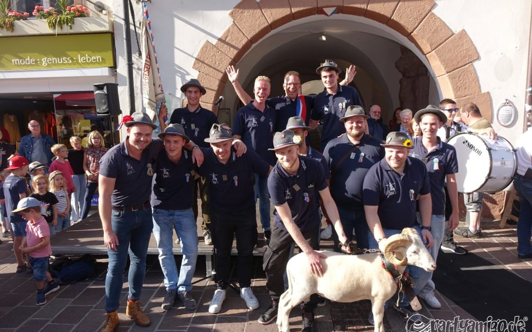 Bocktaufe 2023 – coole Stimmung, Drinks und ein viel coolerer Bockgötti